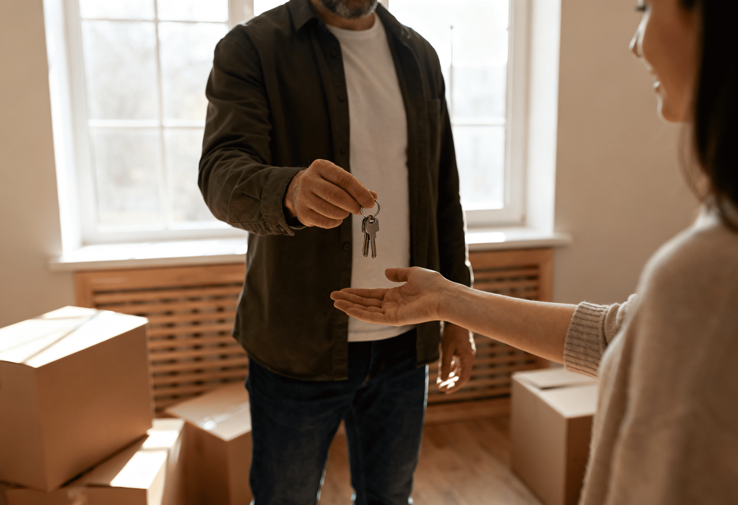 Locataire rendant les clés à la fin d’un bail d’habitation